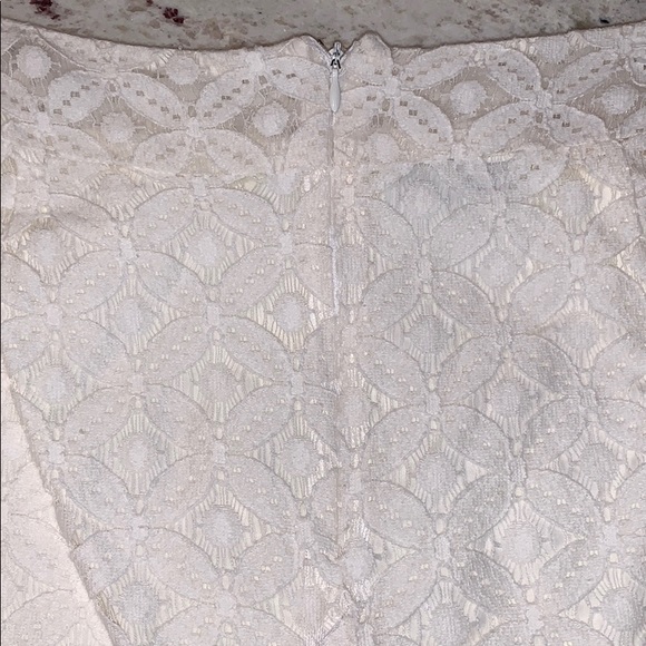 White patterned skirt - Picture 3 of 3